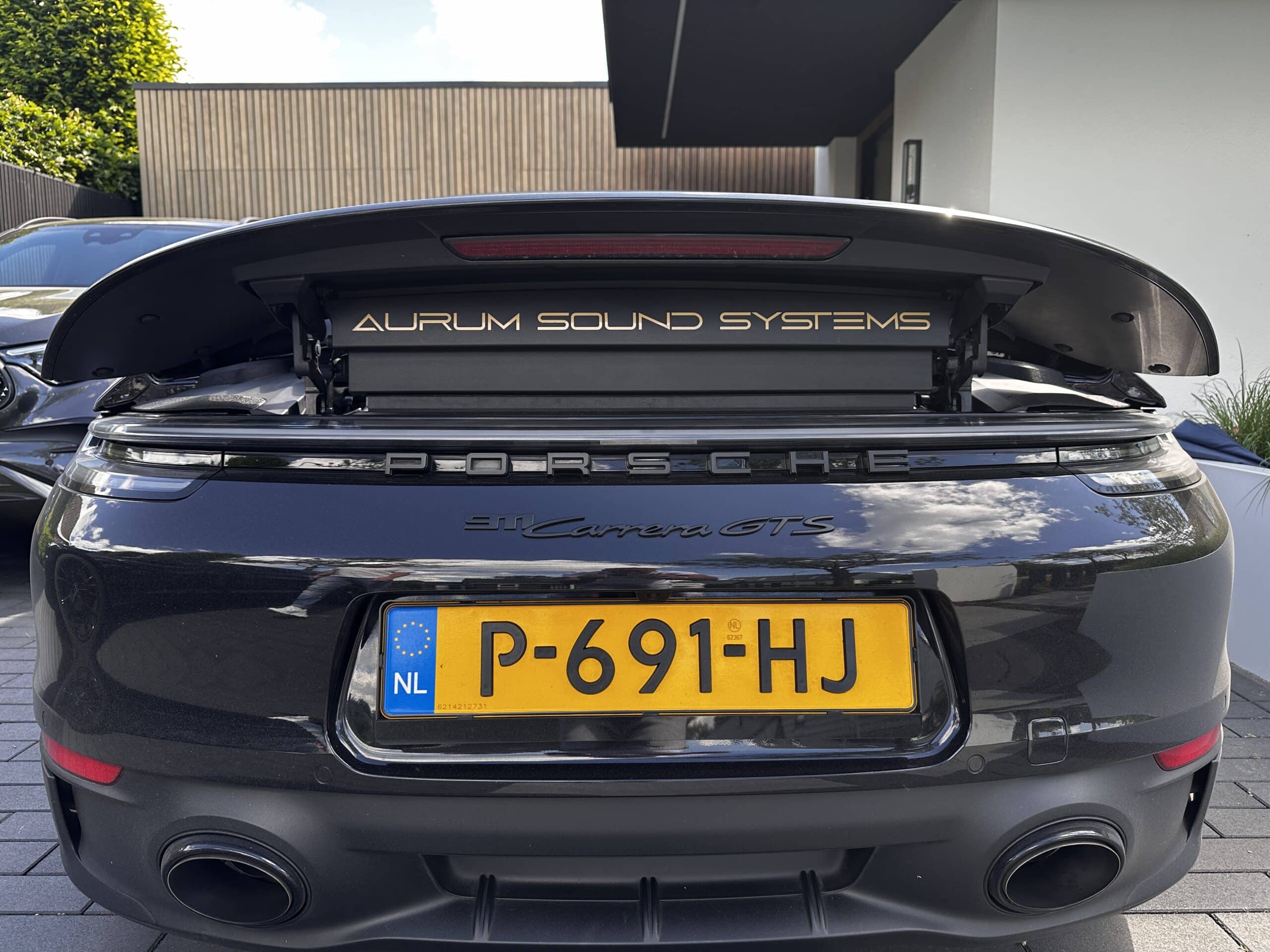 Porsche 911 Carrera GTS met exclusieve high-end audio upgrade van Aurum Sound Systems en premium car audio installatie.